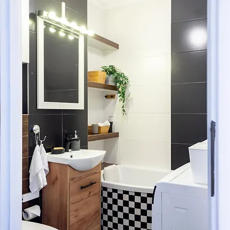 Iron Sunset Апартаменты