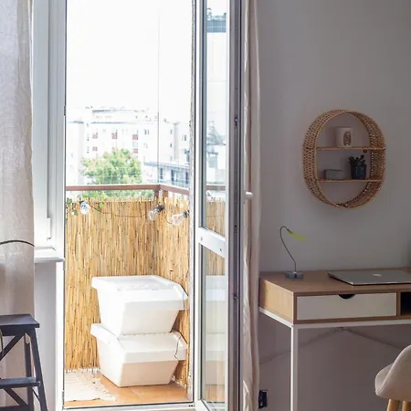 Iron Sunset Apartment *
